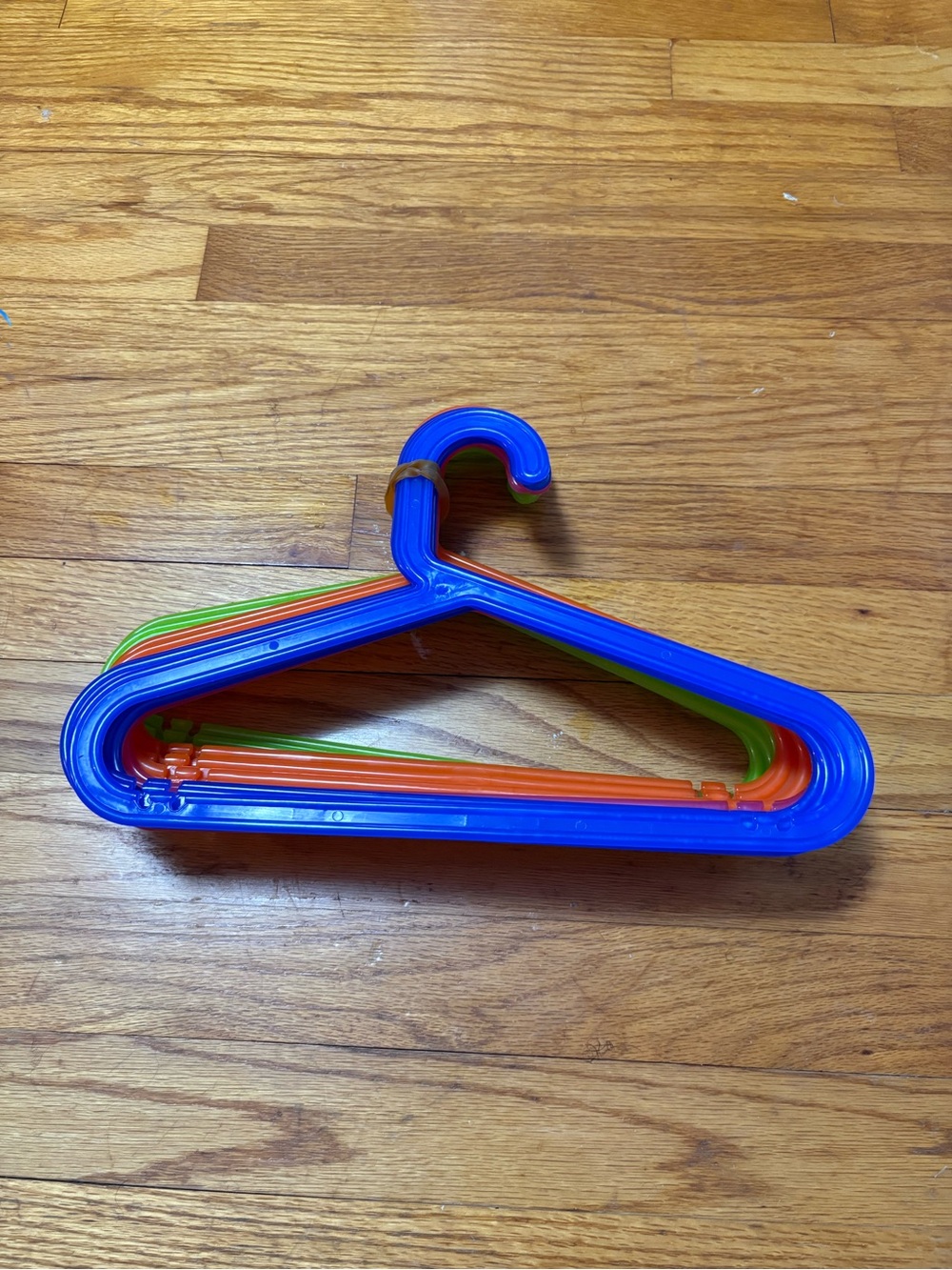 Kids Plastic Clothing Hangers - Pack of 15 Assorted Colors